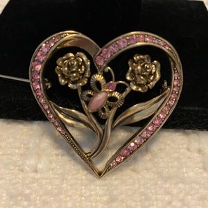 ⚫️ vintage heart shaped floral brooch with butterfly 1940’s